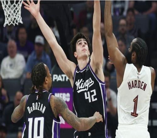 哈登騎士首秀：米球哈登，輪流爆分