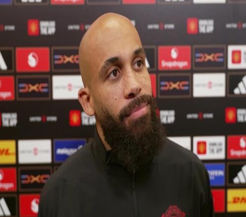 姆伯莫：我得想個(gè)新的慶祝動(dòng)作了，之前的都被看膩了