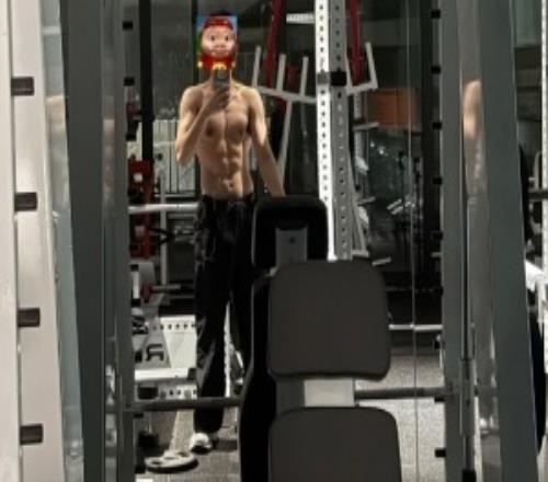 體面人！GALA曬8塊腹肌后Bin不服依舊熱心捧場：斌哥這天賦是真有說法的