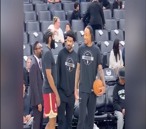 哈登騎士首秀的一幕，德羅贊與哈登最純粹的兄弟情！