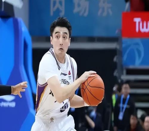 北控?zé)o緣四強發(fā)布會！張慶鵬不滿防守提小將發(fā)揮，羅漢琛回應(yīng)融入