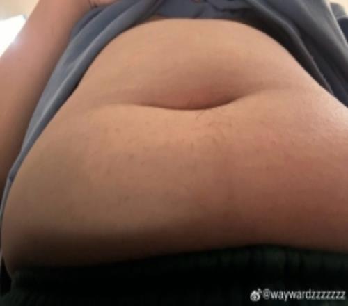 解說(shuō)管澤元看wayward曬肚腩：累了呀黃生