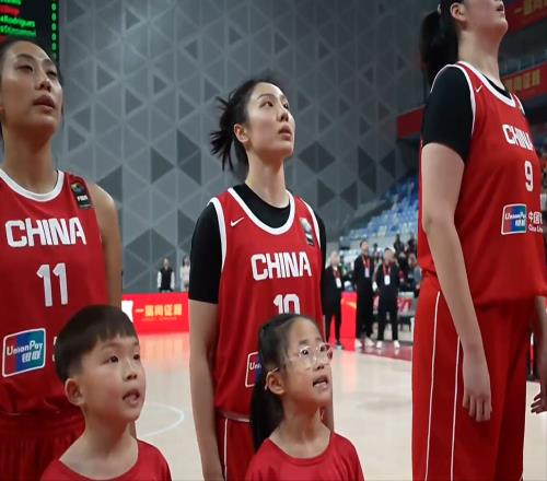 中國女籃56分大勝，張子宇21分聯手劉禹彤，楊舒予5中0