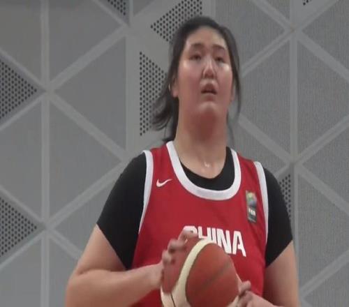 王思雨缺陣，劉禹彤首發！中國女籃熱身賽，半場暫時領先對手34分