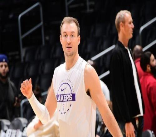 即插即用！湖人新援三分王首秀閃耀砍10分+2記三分