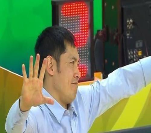 張慶鵬：我們只打了半場好球，防守環(huán)節(jié)對重點球員盯防不夠?qū)Ｗ? loading=