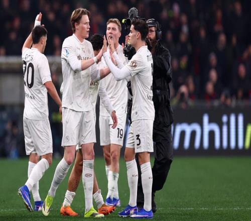 32！意甲冠軍少打1人仍逆轉曼聯2棄將攜手爆發霍伊倫雙響+點殺