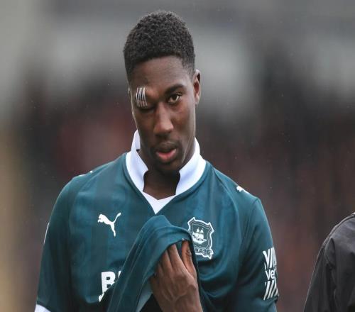 慎入，普利茅斯球員佩普爾比賽中眼睛被撞得腫到睜不開(kāi)