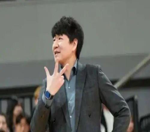 死守信源二十年，我成了CBA唯一“官宣追不上”的記者