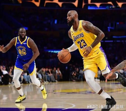 湖人贏球仍存頑疾，老詹談庫里攤牌！肯納德認(rèn)清現(xiàn)實(shí)，一人該首發(fā)