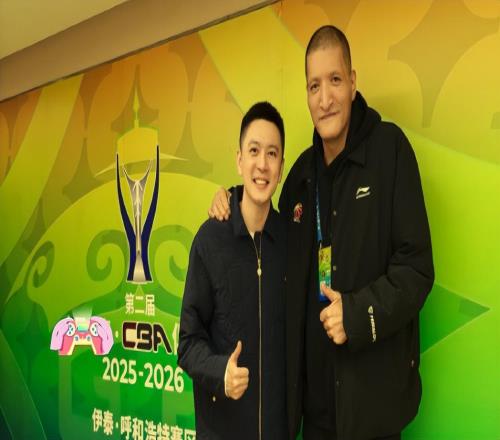 啥叫CBA頂流楊鳴一不小心成了主角，風(fēng)頭竟然完全蓋過了杜鋒！