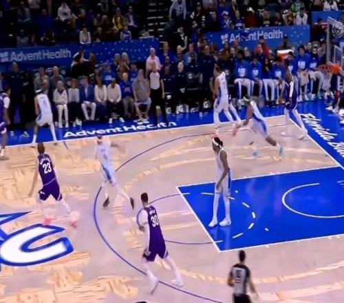 打的越好越?jīng)]得上場.....他們實在太想輸球了?。?！