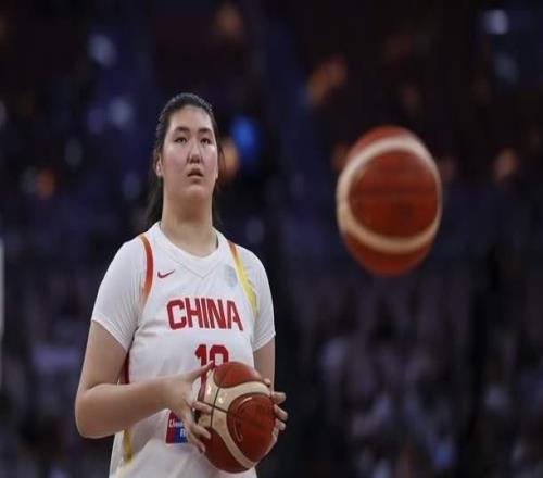 2米26巨塔爆發(fā)，宮魯鳴為她指明成才路，未來或扛起中國女籃大旗