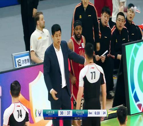 單節(jié)砍18分！CBA杯最后1個(gè)4強(qiáng)，北控連續(xù)迷之失誤，里勒直接驅(qū)逐