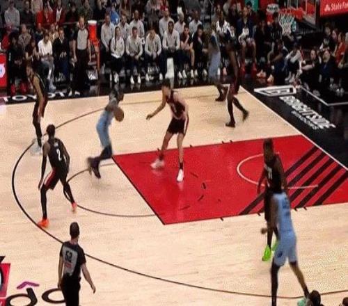 3分鐘內被吹3犯楊瀚森主場被裁判“重點照顧”