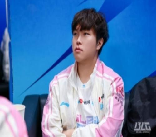 韓網熱議Bin哥曬腹肌照：上單Gumayusi！看著像ai但居然不是ai