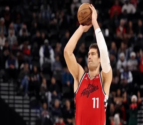 虐森林狼泰倫盧嗨了！贊4將防守，給予柯林斯肯定，小卡主動擔責