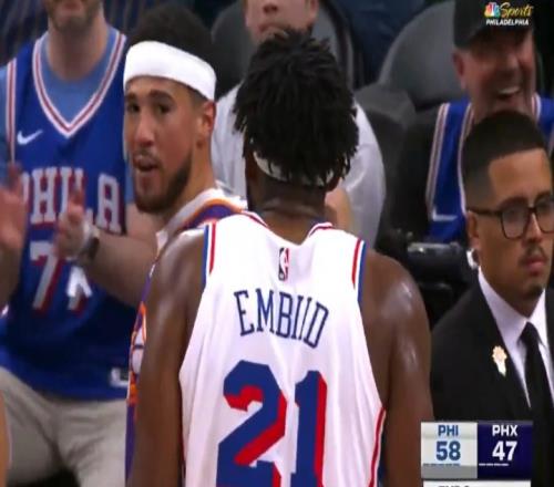 布克表示恩比德表現(xiàn)出色不應(yīng)假摔誰有過奧運(yùn)經(jīng)歷我對他心存敬意_NBA直播