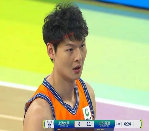 闖入決賽！上海男籃29分大勝山東，四外援兇猛，于德豪5分鐘5犯