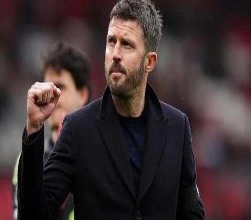 郵報(bào)：卡里克場(chǎng)上帶隊(duì)贏球場(chǎng)下謹(jǐn)言慎行，是阿莫林的完美對(duì)照