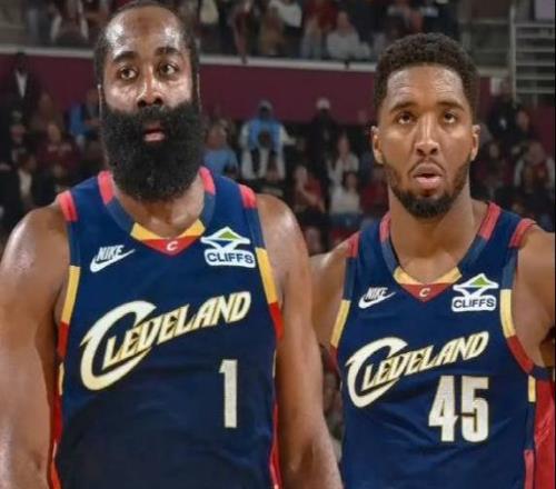 加盟就起作用，哈登關(guān)鍵三分逆轉(zhuǎn)對手，騎士終于迎來詹姆斯！