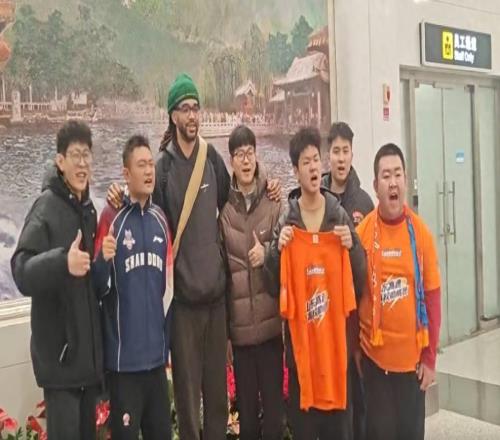 解渴！山東男籃內線補強落定，2米12超級外援抵濟，