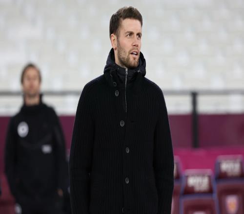 布萊頓跟隊(duì)：球迷對(duì)許爾策勒愈發(fā)不滿，但他的帥位暫時(shí)安全