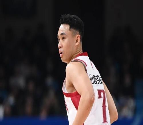 山西半場壓制廣廈！奈特+2替補齊爆，孫銘徽傷退，廣廈僅靠卡爾頓