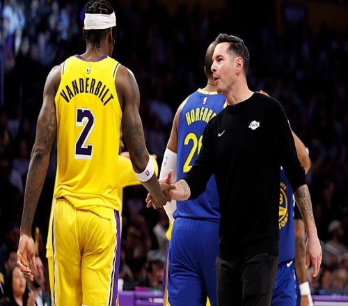 不只是一個(gè)防守大閘！湖人鋒線大將甚至都找到了自己的手感