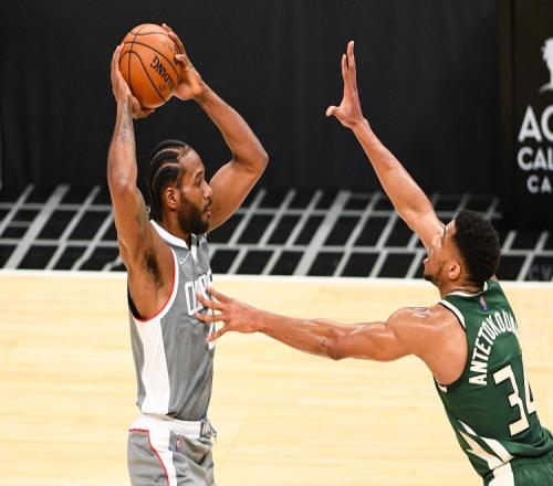 內(nèi)外線側(cè)翼的補強勢在必行卻始終未見行動火箭或許在為休賽期追逐字母哥與小卡而蓄勢待發(fā)_NBA直播