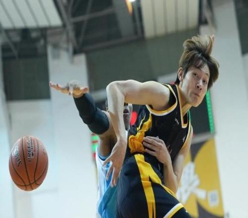 61比60壓哨絕殺！女籃新霸主斬獲三連勝：天才小將轟25分9板！