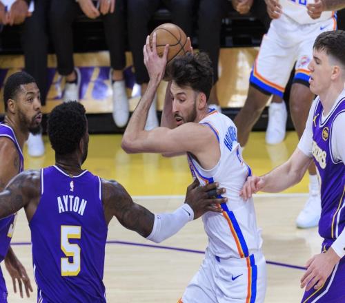 末節(jié)崩盤！詹姆斯空砍22+6+10！卡魯索打爆湖人，里夫斯未能救主