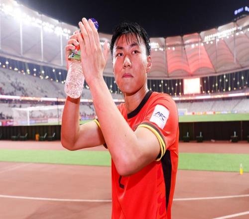 中斷留洋回國！20歲紅星加盟中超新軍曾訴苦月薪1000歐+僅夠吃飯