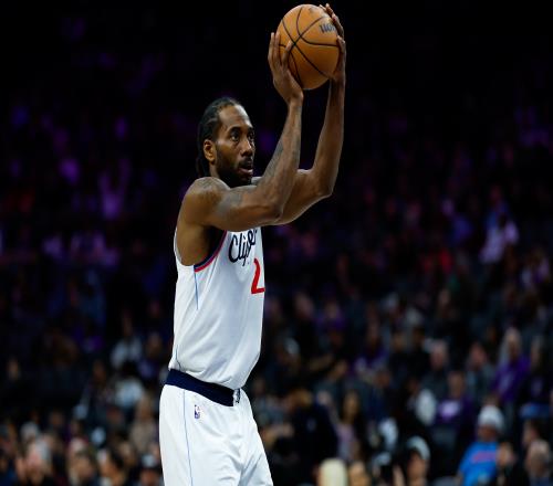 船上的傳奇：小卡打出了場(chǎng)均28分6籃板4助攻并成為搶斷王，近180的表現(xiàn)讓這一季成了快船的輝煌瞬間_NBA直播