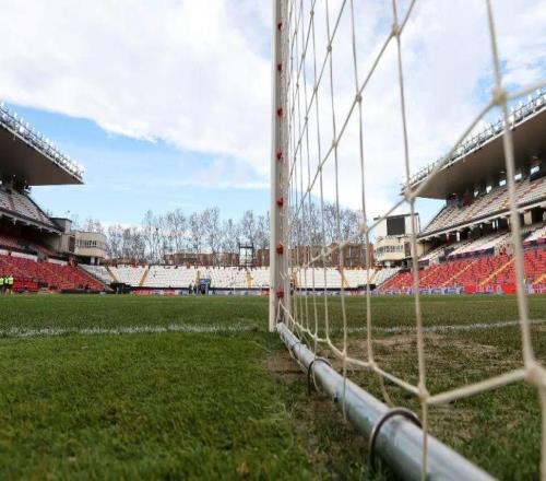 西甲：開賽前4小時被叫停！巴列卡諾草皮危機(jī)與球員公開反戈