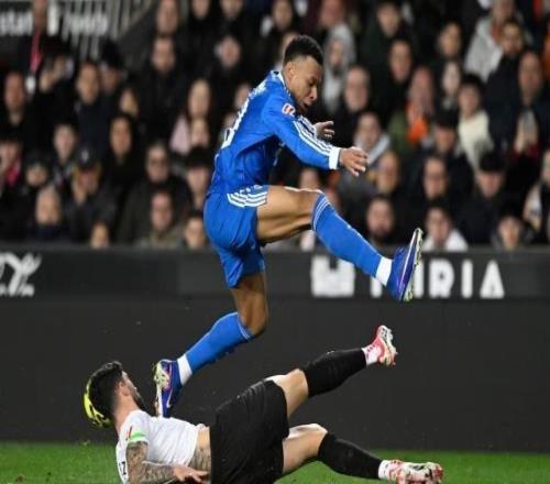 【討論】阿隆索都下課幾星期了，皇馬為何還在XJBT