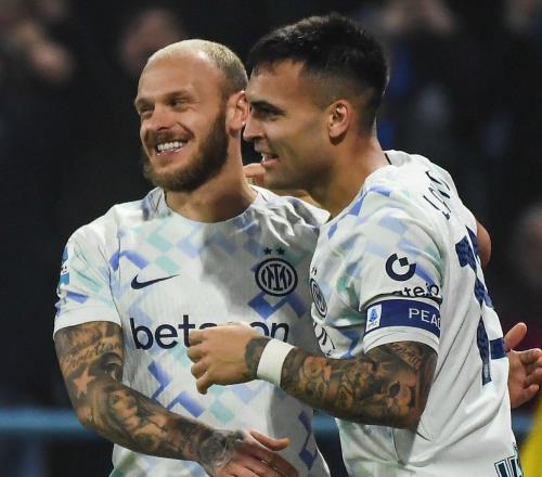 國米五球大勝送上三重驚喜，球隊上下狀態(tài)火熱，穩(wěn)固榜首位置！