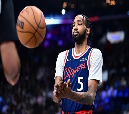 復出后的效果肉眼可見，他的長期傷病直接導致了快船的戰(zhàn)績不佳