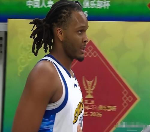 廣廈爆發內訌！卡爾頓情緒失控對噴隊友，兩人吵起來，真是丟人