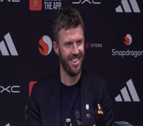 卡里克：有球迷等著理發(fā)這事兒是挺逗的，但我不會(huì)拿來動(dòng)員