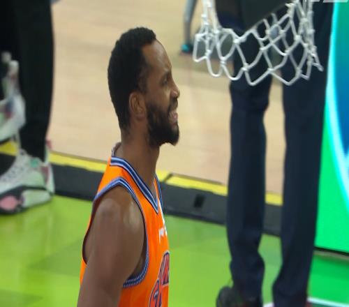 殘暴的弗格！單節(jié)20分打花山東造29分慘案，7人上雙上海殺進決賽