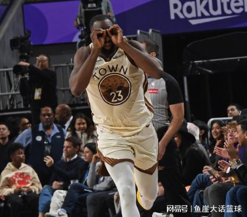 勇士17分逆轉！格林14+4全隊最低，湖人棄將真盡力，庫里興奮慶祝