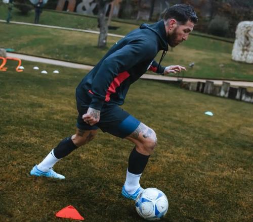 天壤之別：拉莫斯仍無(wú)球可踢，哈梅斯已找到新球隊(duì)