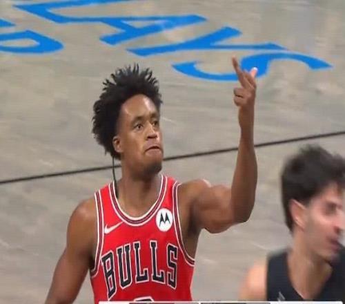 官方：塞克斯頓因?qū)@筐豎中指，被罰款35000美元