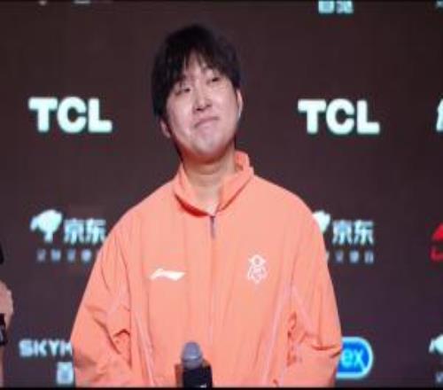 OMG上單Hery賽后采訪期間情緒失控：眼含熱淚，多個問題無法回答