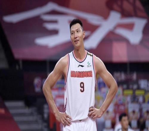 易建聯(lián)正式復(fù)出！481天后首次亮相獲贊中國男籃旗幟自律代名詞