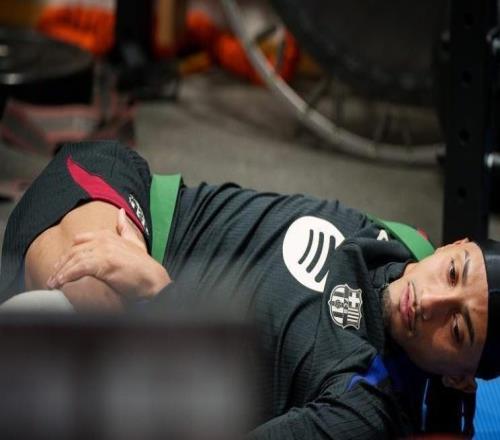 世體：拉菲尼亞沒(méi)有參與球隊(duì)今日合練，他爭(zhēng)取趕上對(duì)陣馬競(jìng)