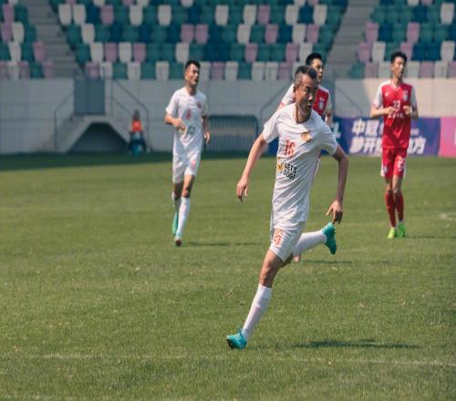 橙變紫！申花前老板朱駿敲定新戰(zhàn)袍顏色，與上海紅藍(lán)豪門遙相呼應(yīng)