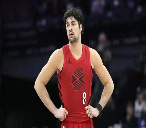 楊瀚森登場(chǎng)5分15秒拿到2分1板NBA開(kāi)拓者135118大勝76人