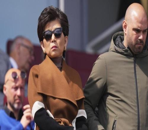 世體：里昂主席米歇爾康想收購?fù)邆愇鱽喤慊蛘呷R萬特女足